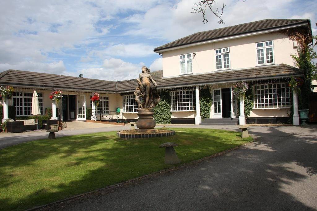 Outside View Of Littleover Lodge Hotel in Derbyshire